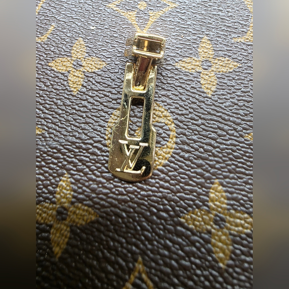 Louis Vuitton Gold Zipper Pull X1